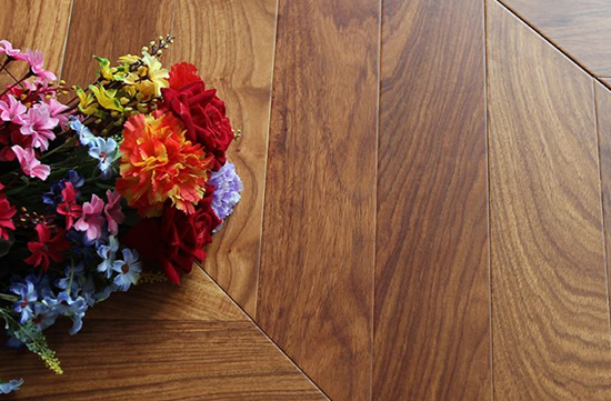 多層實(shí)木地板使用注意事項(xiàng) 多層實(shí)木地板使用注意事項(xiàng)